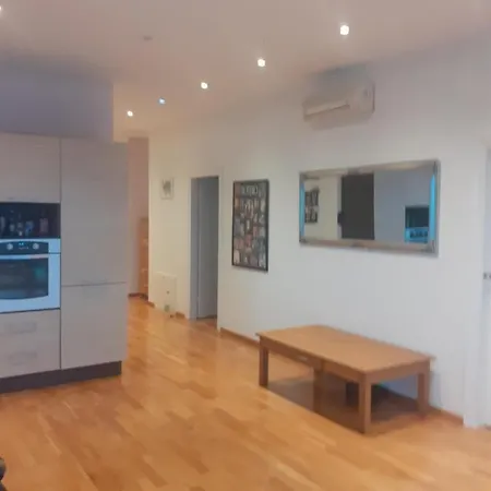 Apartment Luxury In Skyscraper *